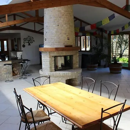 Les Karma Grande Maison De 180m Au Calme Avec Veritables Billard Babyfoot Et Cible Flechettes Prázdninový dům