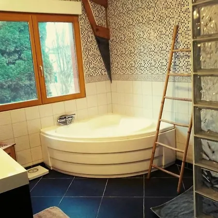 Les Karma Grande Maison De 180m Au Calme Avec Veritables Billard Babyfoot Et Cible Flechettes Prázdninový dům